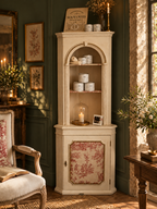 Meuble d’angle mis en scène dans un intérieur chaleureux